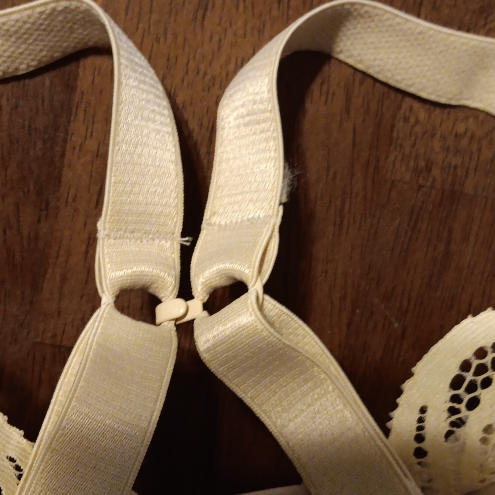 Bali Lace Desire wirefree bra size Lrg - Picture 4 of 5